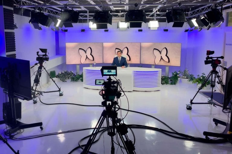 Plató de Excelencia Médica TV, el canal de Ciencias Médicas Producciones, durante una emisión